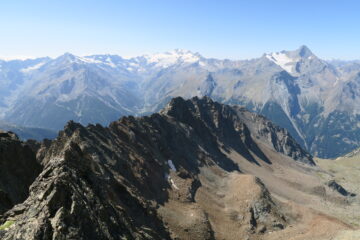 ormai prossimi alla meta uno sguardo alla cresta percorsa