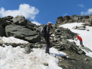 neve reisidua sopra il rifugio