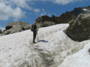 tratto con neve gradinato sul sentiero