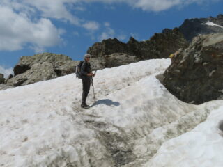 tratto con neve gradinato sul sentiero