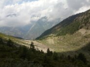 sguardo in basso verso gli alpeggi di Fouillou e Arpisson.