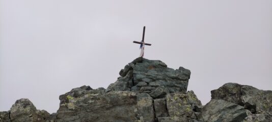 In vetta nella nebbia