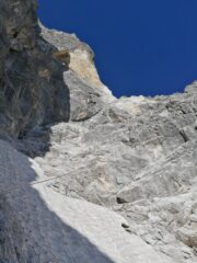 Doppia di 60mt dal fix che deposita sul nevaio terminale