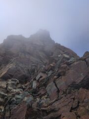 La cima tra le nebbie