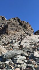 il muretto di II/III per arrivare alla cresta e svallicare nel valone di Sea