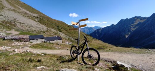 Tza de Flassin ed inizio sentiero per il col Vertosan