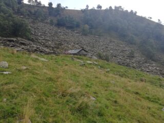 Alpe Cunetta e sullo sfondo l'omonimo Colle e l Poggio dei Soli