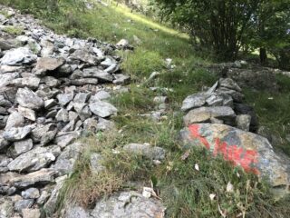 Indicazione della via dal sentiero