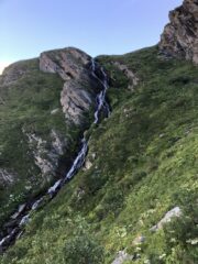 Il canalone su cui si inerpica il sentiero per giungere alla piana di Bonalex