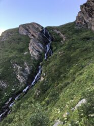 Il canalone su cui si inerpica il sentiero per giungere alla piana di Bonalex