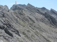 La cima (credo) dai pressi del colletto della Gran Guglia, ingrandendo si vede il 