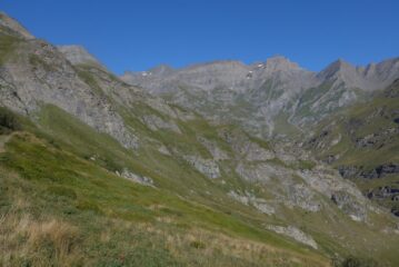 La testata della valle salendo al colle della Croce di Ferro