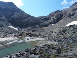 Salendo al Colle Altare.