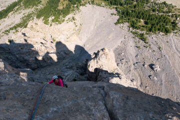 Verticalità. In basso, il curioso pinnacolo della prima torre
