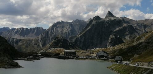 Lago del Gran San Bernardo e Pain de Sucre