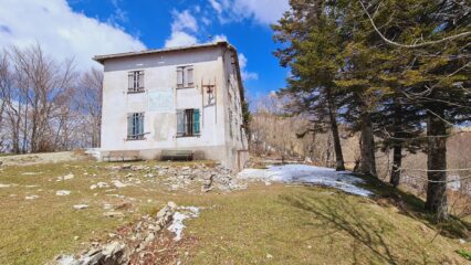 l'ex Rifugio Bensa, purtroppo in disarmo e in stato di abbandono