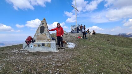 in vetta al Monte Antola