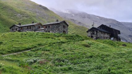 arrivando al Rifugio Bezzi sotto la pioggia