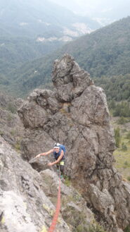 scalando tra i due dentini iniziali..