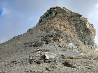 A SX la traccia per la cima