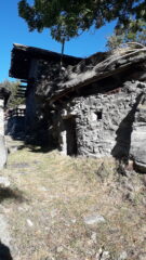 case sulla nuda pietra a Les Barmes..
