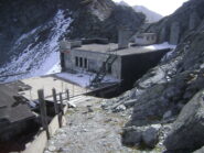 sotto il colle, versante svizzero, stazione funivia in disuso e rovina