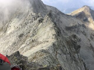 A sinistra l’attacco della parte alpinistica alle placche 