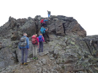 qualche piacevole e divertente passaggio di facile arrampicata lungo la cresta SO del Monte Pasquale