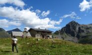 Ripassiamo al Rif.Andolla 2061mt. dove ci fermiamo per pranzo.