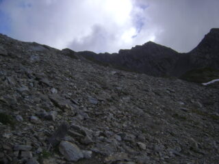 Dopo il secondo risalto, traverso su pietraia