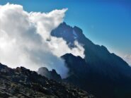 La nord ovest sbuca dalle nebbie