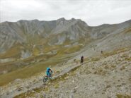 Sul primo tratto di discesa dal colle