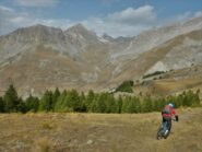 Sullo sfondo Oserot e Rocca Brancia