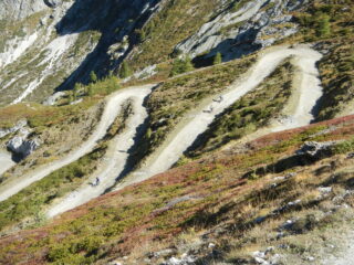 i tornanti sopra il Rifugio Scarfiotti