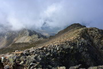 La cresta SO della Testa Gias dei Laghi dalla vetta
