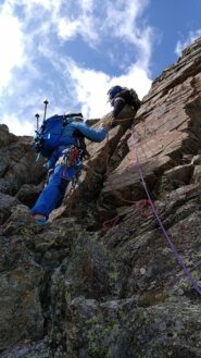 il muretto vericale poco sotto la vetta della cima sud..