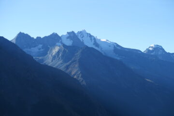 dall'Herbetet al Ciarforon con il Gran Paradiso in centro
