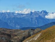 Vista verso Gran Paradiso e Emilius, dai prati sotto la cima