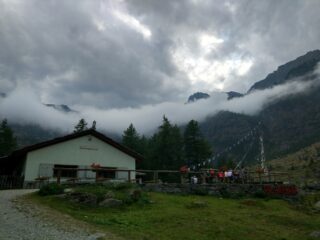 Rifugio Barbara e Manzol con meteo in peggioramento