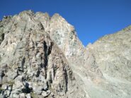 Il diedro giallastro dove sale la via,visto dal rifugio Giacoletti.