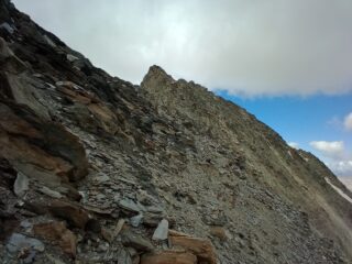 Traverso delicato non segnato, guadagnare la cresta, poi migliora.