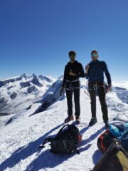Sul Breithorn Occidentale con dietro il massiccio del Rosa.