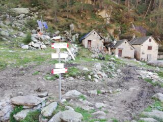 Bivio  tra i due sentieri.