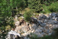 I resti del ponte sul Cervo a Pianlino, dove il sentiero attraversava il torrente