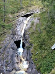 Marmitte dei Giganti verso il lago d'Avino