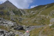 Il lago del Crot asciutto, Punta delle Serene e ,poco visibile da qui, la nostra meta