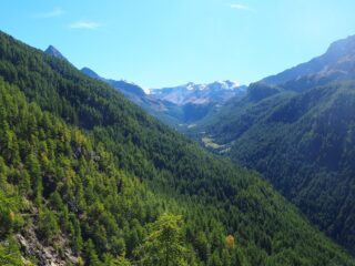 La testata del Vallone di Saint Marcel dal piazzale superiore delle Miniere.