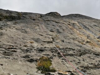 hheb sul primo tiro, fessura a destra del primo spit come riferimento