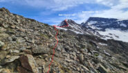 itinerario di salita osservato dalle vicinanze del colletto di quota 3100 m