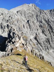 In discesa dalla cima, verso il colle